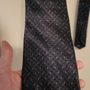 Tie Stafford 100% silk black shiny tie great fur a suit wedding to work